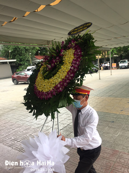 Dịch cụ gửi điện hoa chia buồn của Công ty Sen tại Số 5 Trần Thánh Tông