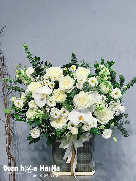 Giỏ hoa hồng trắng đẹp