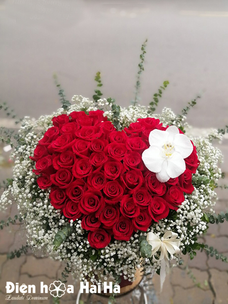 Mẫu 10: (#HSN-017VN)Giỏ hoa sinh nhật hồng đỏ – Hạnh Phúc. Giá: 1.200.000 vnd