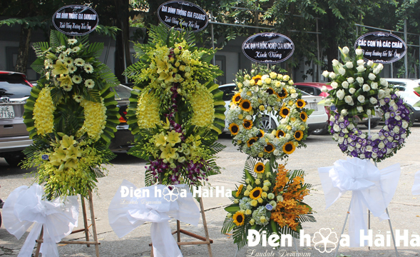 Đặt vòng hoa đám tang tại huyện Củ Chi