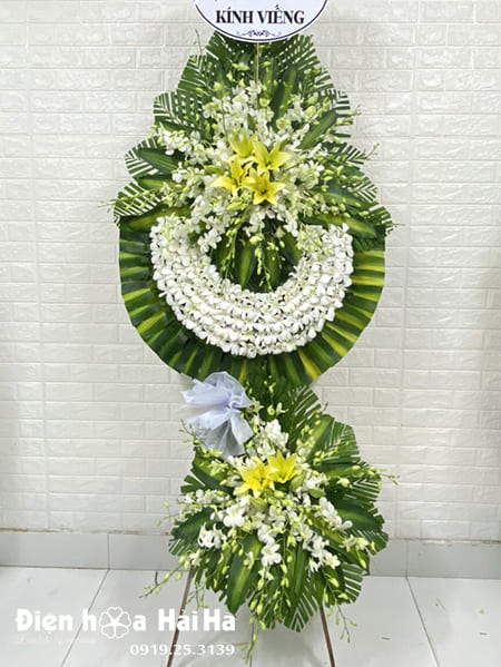 Mẫu 19: (#HV-212VN) Kệ hoa tang lễ lan trắng 2 tầng – Thanh Thoát Giá 1.300.000 vnd. Liên hệ: 0983698184 –0919253139 (Zalo & Viber)