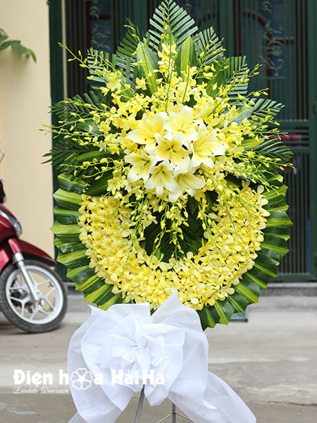 Mẫu 14:(#HV-062VN) Đặt vòng hoa viếng Trần Thánh Tông lan vàng viếng người cao tuổi. Giá 1.000.000 vnd. Liên hệ: 0983698184 – 0919253139 (Zalo & Viber)