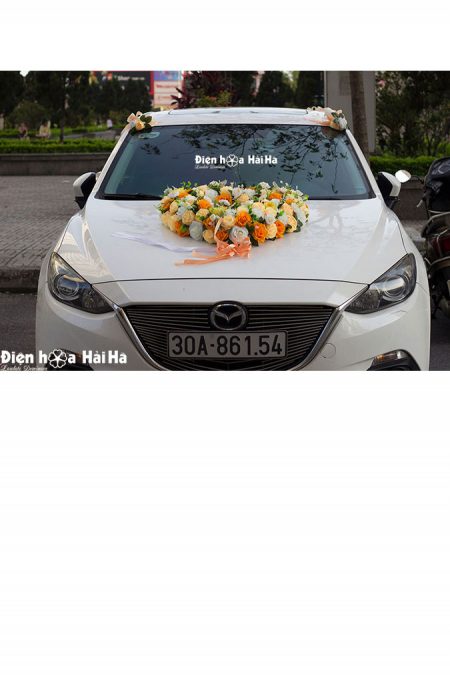 Mẫu xe hoa cưới bằng lụa trái tim tông vàng lộng lẫy