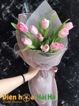 Bó hoa Tulip hồng 10 bông hoa tặng 20-10 đẹp nhất tặng người yêu