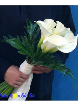 Bó hoa cưới bằng hoa rum trắng