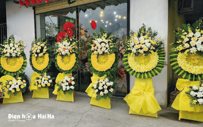Dàn hoa viếng nhà tang lễ bệnh viện E