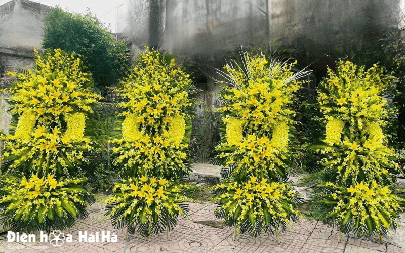 Dàn hoa lan vàng gửi viếng sang trọng tại nhà tang lễ Thanh Nhàn