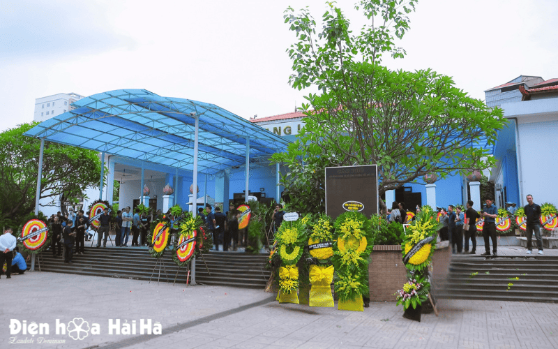 Đặt vòng hoa nhà tang lễ 198, phố Trần Bình, Từ Liêm