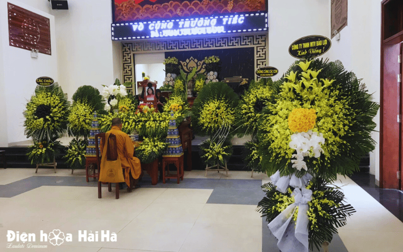 Đặt vòng hoa nhà tang lễ Việt Xô giao nhanh, mẫu đẹp