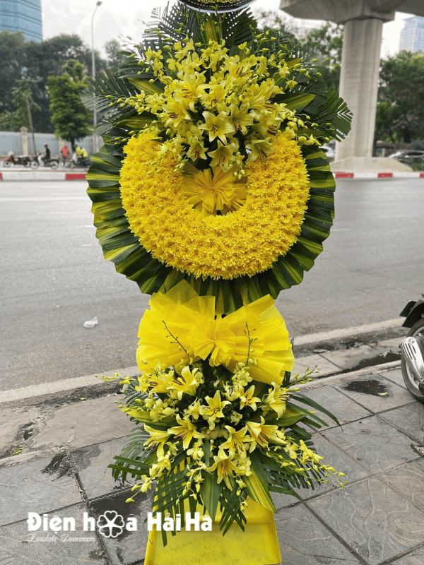 Kệ hoa chia buồn hoa cúc vàng tại Thanh Nhàn mẫu đẹp