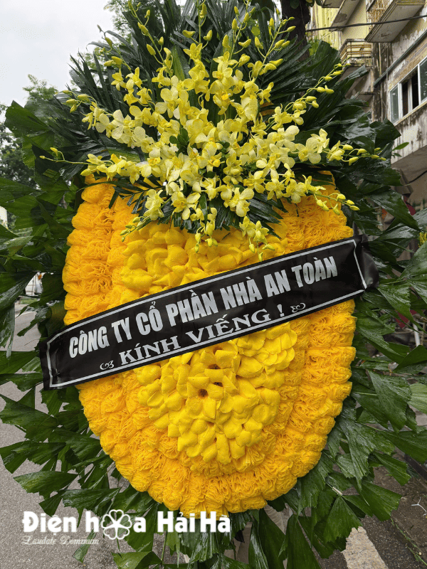 Vòng hoa truyền thống giá rẻ tại Đống Đa