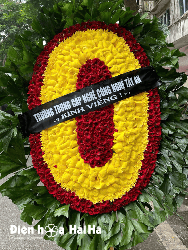 Vòng hoa tươi hoàn toàn gửi viếng người mất lớn tuổi tại Đống Đa