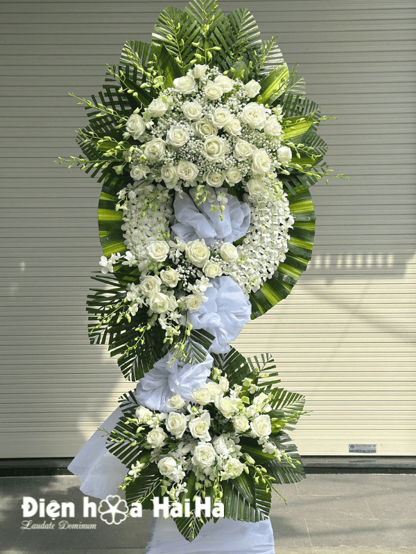 Mẫu vòng hoa lan hoa hồng trắng giao nhanh tại quận 7