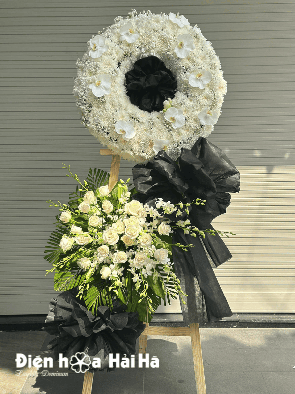 Vòng hoa cúc trắng tại chùa Vĩnh Nghiêm