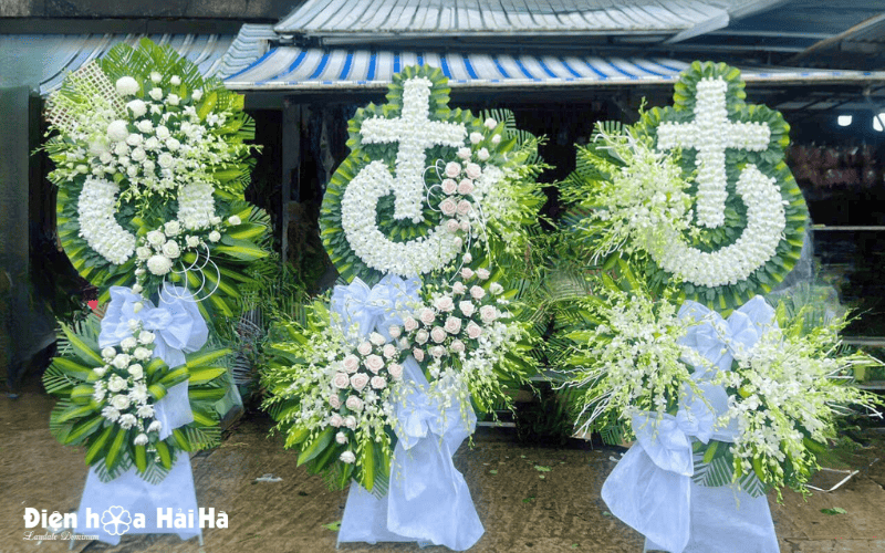 Tư vấn nội dung trên vòng hoa Thánh giá ý nghĩa