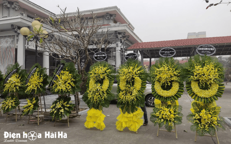 Đặt vòng hoa nhà tang lễ Cầu Giấy - Trần Vĩ