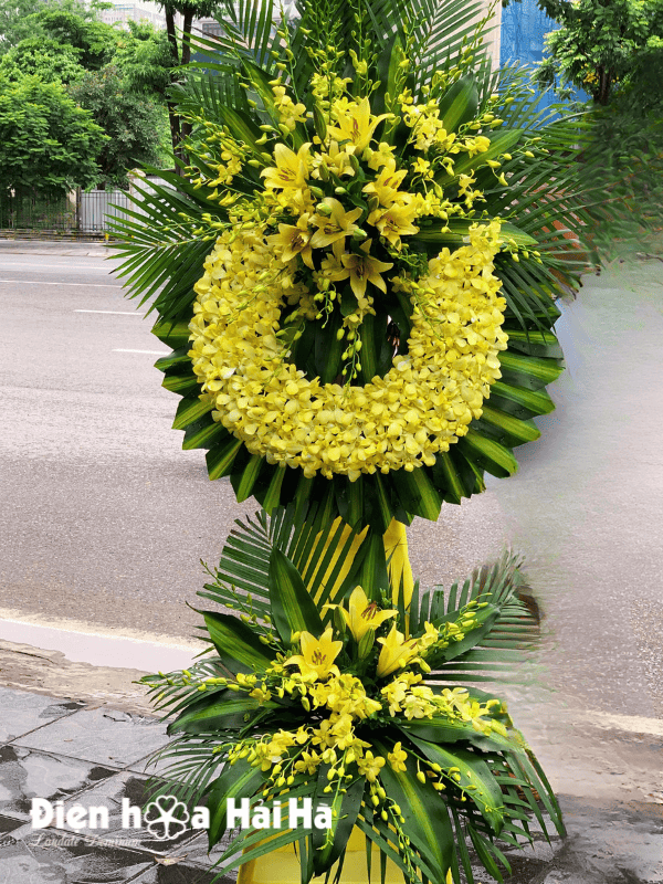 Mẫu hoa vàng vàng phổ biến trong tang lễ ở Tây Hồ