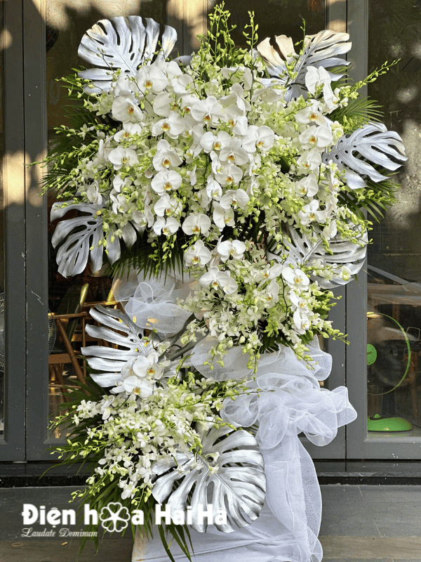 Kệ hoa viếng giao tại Thủ Đức mẫu hiện đại